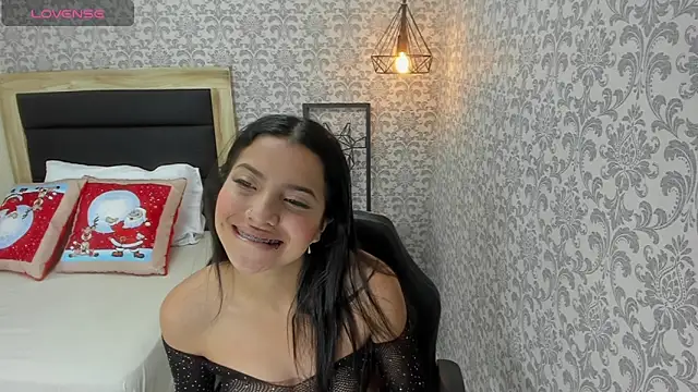 Snapshot of TATIGOLD2 chatting on 12.28.24 TATIGOLD2 online show from 12.28.24