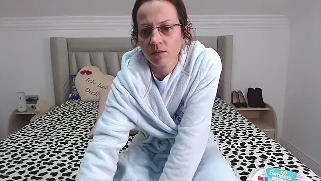 CatWoman0001 online show from 11.30.25