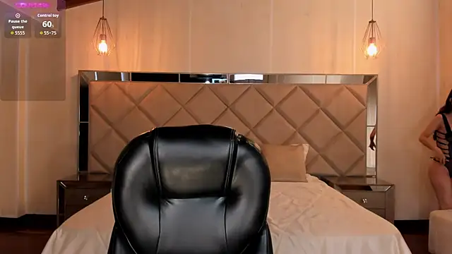 ValeriaVelvet online show from 12.22.25