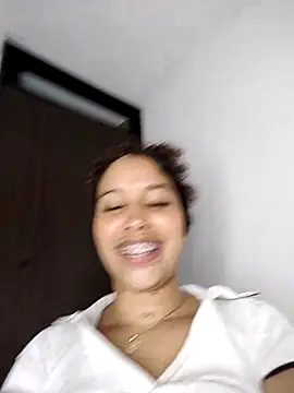 Snapshot of MarieLeon chatting on 02.28.25 MarieLeon online show from 02.28.25