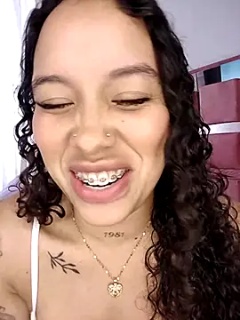 Snapshot of MarieLeon chatting on 03.04.25 MarieLeon online show from 03.04.25