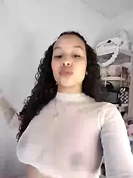 Snapshot of MarieLeon chatting on 03.05.25 MarieLeon online show from 03.05.25