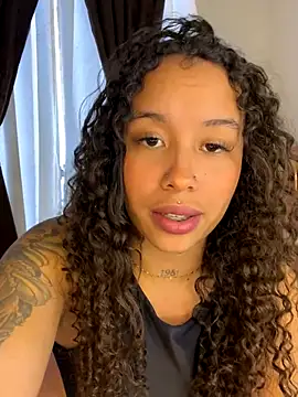 Snapshot of MarieLeon chatting on 09.25.25 MarieLeon online show from 09.25.25