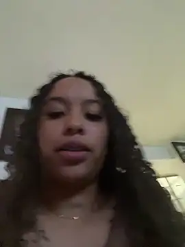 Snapshot of MarieLeon chatting on 10.03.25 MarieLeon online show from 10.03.25