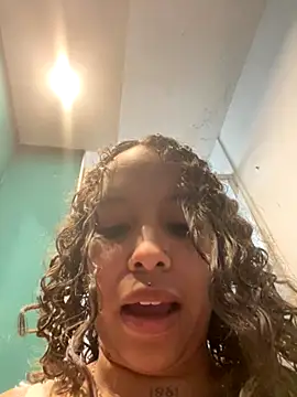 Snapshot of MarieLeon chatting on 10.05.25 MarieLeon online show from 10.05.25