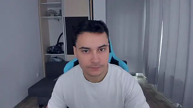 Snapshot of MatMalonne chatting on 01.03.25 MatMalonne online show from 01.03.25