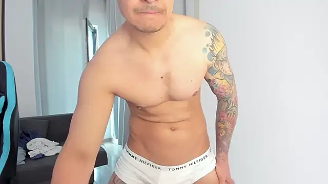 Snapshot of MatMalonne chatting on 05.19.26 MatMalonne online show from 05.19.26