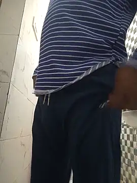 Snapshot of Shubuu__x chatting on 02.18.26 Shubuu x online show from 02.18.26