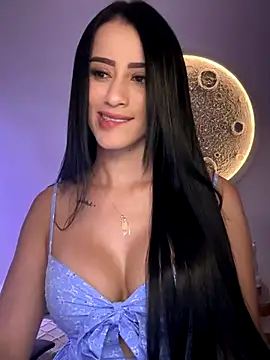 Snapshot of SarahhSmitth1 chatting on 12.15.25 SarahhSmitth1 online show from 12.15.25