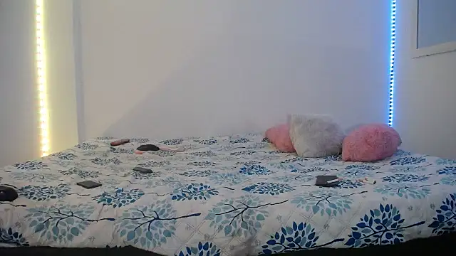 Laurenkenner  online show from 02.13.25