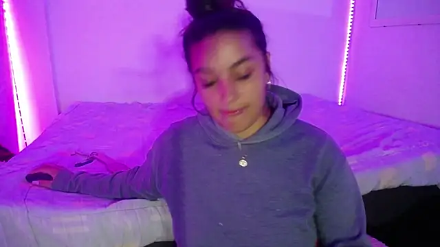 Laurenkenner  online show from 03.18.25