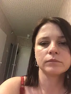 Snapshot of SheilaAndDanny chatting on 11.10.25 SheilaAndDanny online show from 11.10.25