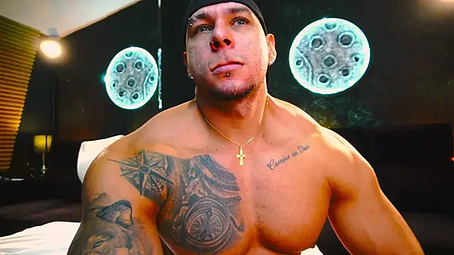 Snapshot of MassimoWalton2 chatting on 09.23.25 MassimoWalton2 online show from 09.23.25