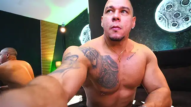 Snapshot of MassimoWalton2 chatting on 10.01.25 MassimoWalton2 online show from 10.01.25