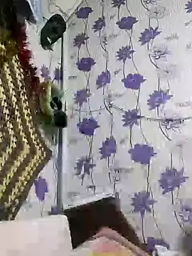 Snapshot of SweetLeila40 chatting on 01.02.25 SweetLeila40 online show from 01.02.25