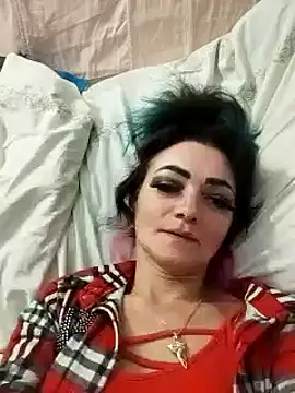 Snapshot of SweetLeila40 chatting on 01.07.25 SweetLeila40 online show from 01.07.25