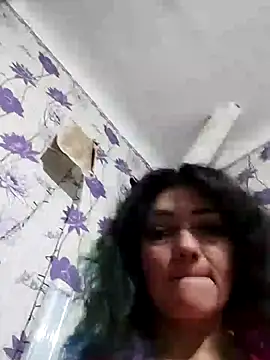 Snapshot of SweetLeila40 chatting on 02.09.25 SweetLeila40 online show from 02.09.25