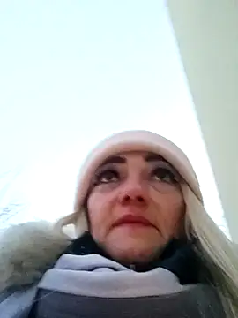 Snapshot of SweetLeila40 chatting on 02.21.25 SweetLeila40 online show from 02.21.25