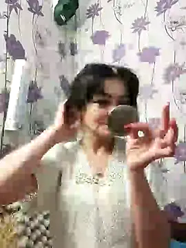 Snapshot of SweetLeila40 chatting on 02.25.25 SweetLeila40 online show from 02.25.25