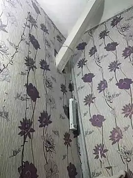 Snapshot of SweetLeila40 chatting on 02.28.25 SweetLeila40 online show from 02.28.25