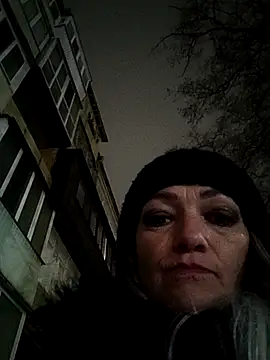 Snapshot of SweetLeila40 chatting on 11.04.25 SweetLeila40 online show from 11.04.25