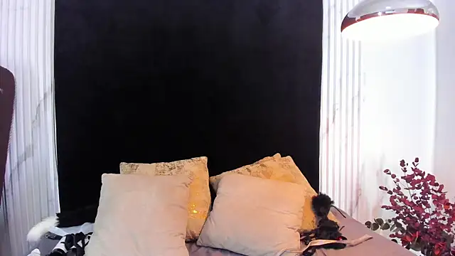 melaniecooperr online show from 01.24.25