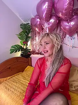 Snapshot of KelliRaid chatting on 02.11.25 KelliRaid online show from 02.11.25