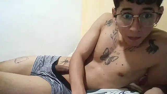 Snapshot of Dillom420 chatting on 12.12.24 Dillom420 online show from 12.12.24