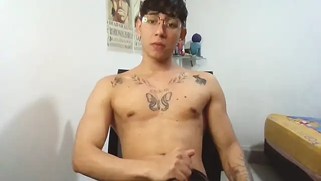 Snapshot of Dillom420 chatting on 02.11.25 Dillom420 online show from 02.11.25