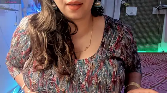 Snapshot of Gulabi_Queen chatting on 02.02.25 Gulabi Queen online show from 02.02.25