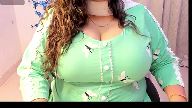 Snapshot of Gulabi_Queen chatting on 11.01.25 Gulabi Queen online show from 11.01.25