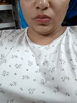 Snapshot of Myloveurvi chatting on 06.12.26 Myloveurvi online show from 06.12.26