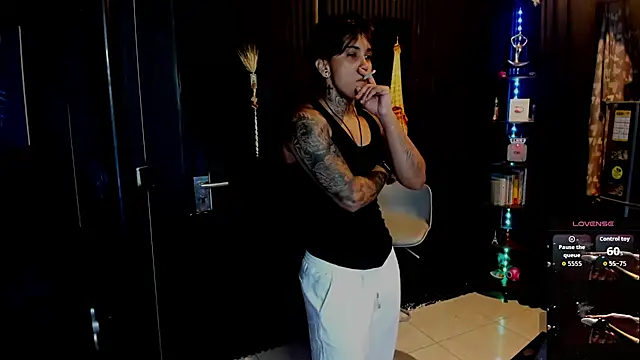 ZhoeStrong online show from 10.05.25