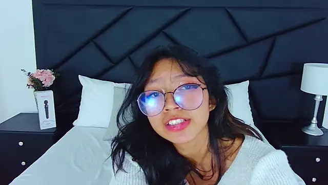 Yommi Winx online show from 02.07.25