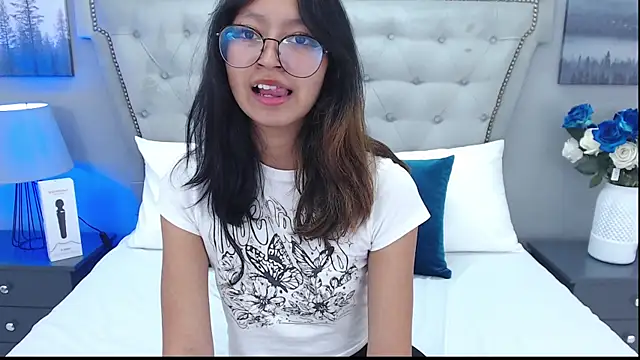 Yommi Winx online show from 03.11.25