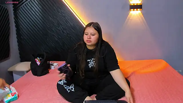 Laia and Aloby online show from 04.21.26