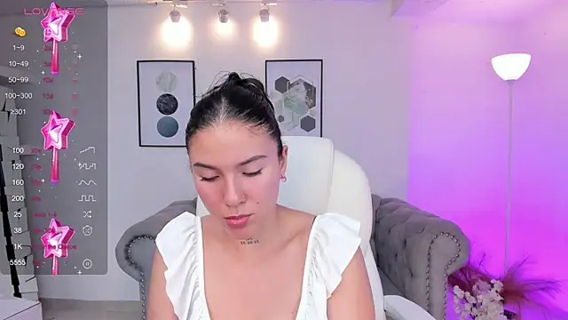 Snapshot of kendaall_jenner_ chatting on 12.21.24 kendaall jenner  online show from 12.21.24