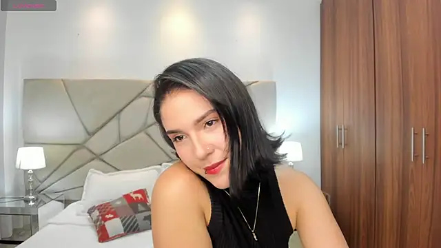 Snapshot of kendaall_jenner_ chatting on 12.31.24 kendaall jenner  online show from 12.31.24