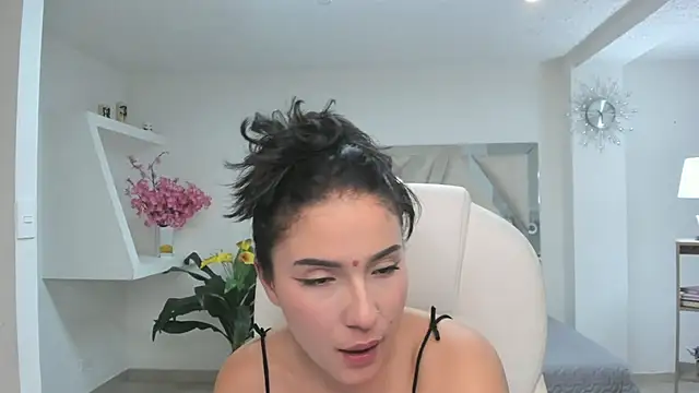 Snapshot of kendaall_jenner_ chatting on 02.01.25 kendaall jenner  online show from 02.01.25