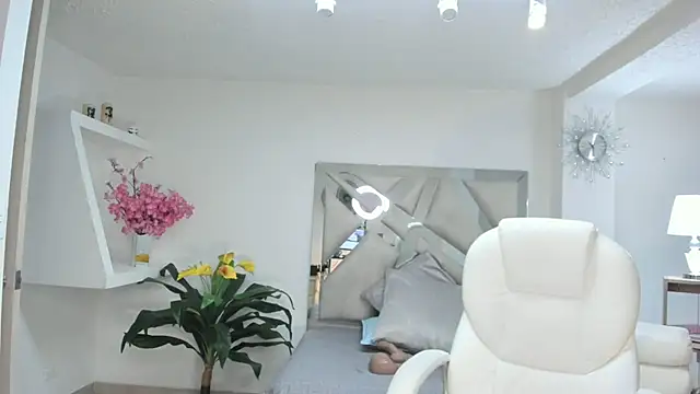 Snapshot of kendaall_jenner_ chatting on 02.01.25 kendaall jenner  online show from 02.01.25