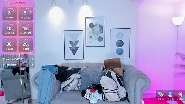 Snapshot of kendaall_jenner_ chatting on 03.17.25 kendaall jenner  online show from 03.17.25