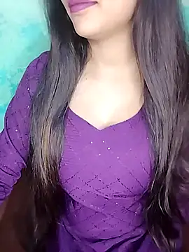 Snapshot of Sreya213 chatting on 10.18.25 Sreya213 online show from 10.18.25