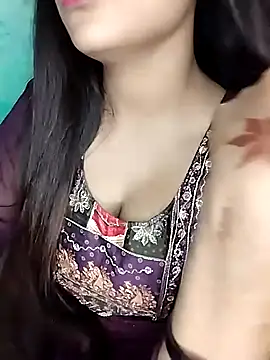 Snapshot of Sreya213 chatting on 10.29.25 Sreya213 online show from 10.29.25