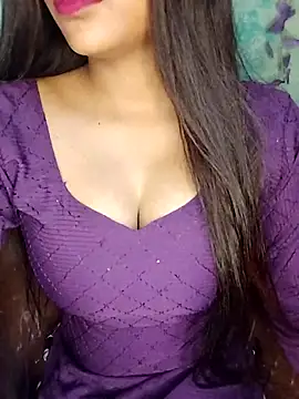 Snapshot of Sreya213 chatting on 11.07.25 Sreya213 online show from 11.07.25