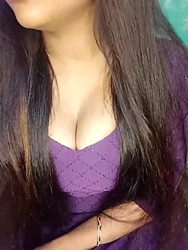 Snapshot of Sreya213 chatting on 11.09.25 Sreya213 online show from 11.09.25