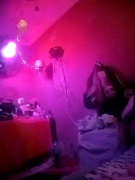 Snapshot of emanuhot chatting on 12.15.25 emanuhot online show from 12.15.25