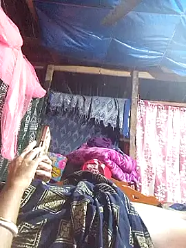 Snapshot of Satheroy chatting on 02.15.25 Satheroy online show from 02.15.25