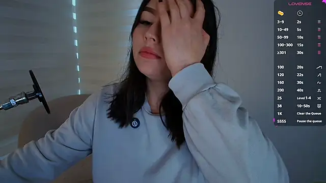 Snapshot of venusleroy_ chatting on 05.19.26 venusleroy online show from 05.19.26