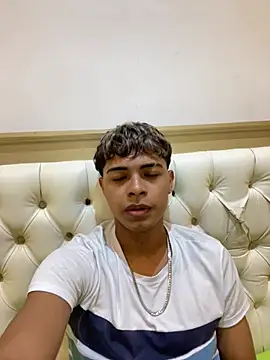 Snapshot of dafnezahiraa_ chatting on 12.27.24 dafnezahiraa  online show from 12.27.24