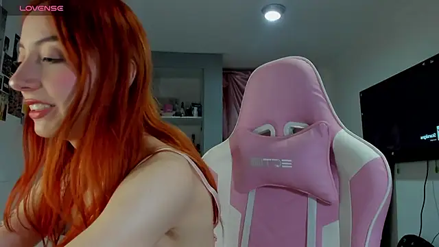 Snapshot of Lana_bunny_t chatting on 12.20.24 Lana bunny t online show from 12.20.24